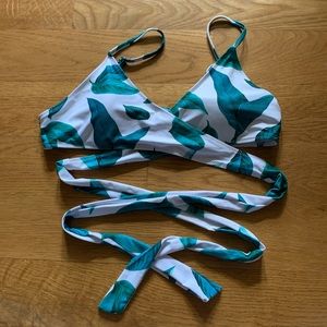 Leafy Wrap Around Bikini Top Size L!